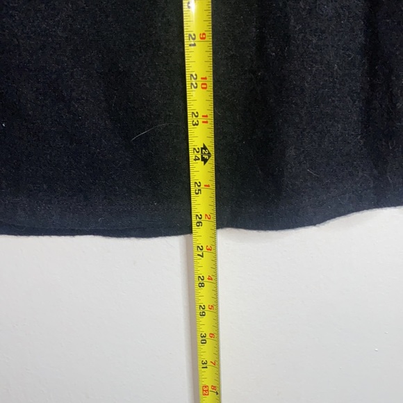 🎱Adorable plaid long sleeved top with a bright sequin pocket! - Picture 5 of 7